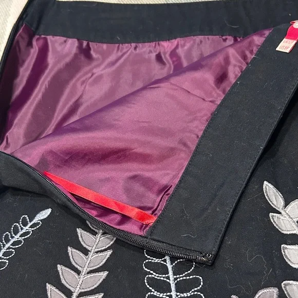 Boden Black A-Line Skirt with Gray Fern Embroidery- Lined Size 8P - Picture 5 of 5